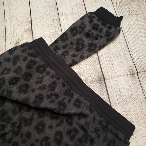 Old Navy Women’s Fleece Sweatpants Joggers Grey Cheetah Print Loungewear - Picture 5 of 5